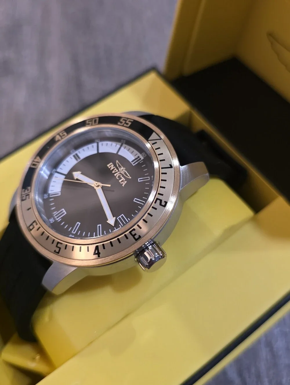 Invicta bold black